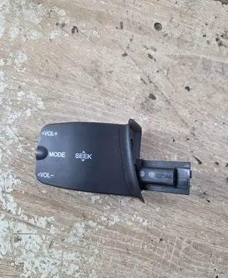 Ford Focus Multifunctional control switch/knob 758709