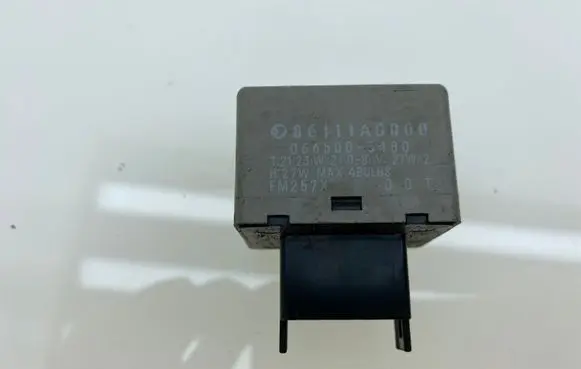 Subaru Outback Hazard warning light relay 86111AG011 86111AG010 86111AG