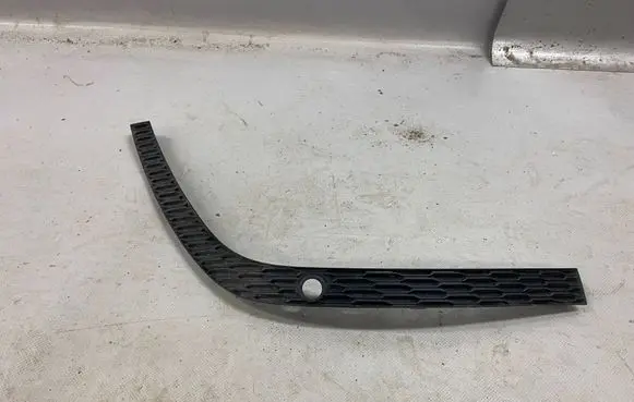 Audi Q8 Rear bumper trim bar molding 4M8807823B