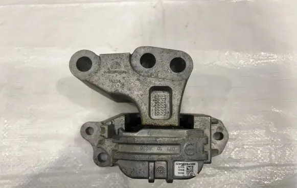 Jeep Renegade Engine mount bracket 51938542
