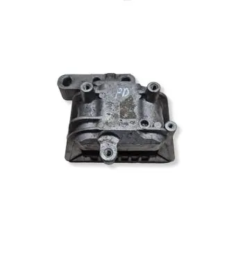 Volkswagen PASSAT B6 Engine mount bracket 1K0199262CR