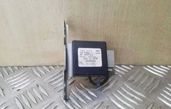 Nissan X-Trail T30 Aerial antenna amplifier 259758H300