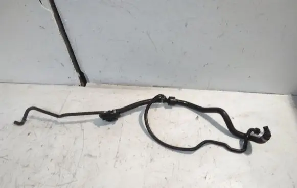 Mercedes-Benz CLS C219 Engine coolant pipe/hose A2118300196