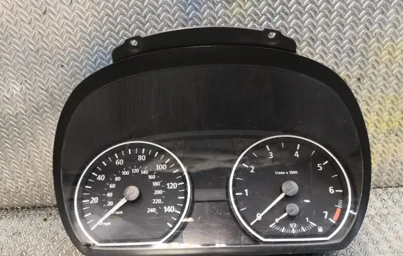 BMW 1 E81 E87 Speedometer (instrument cluster) 1041568