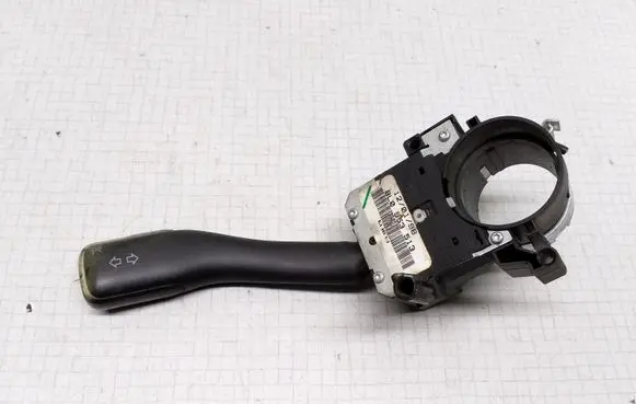 Volkswagen Golf IV Indicator stalk 8L0953513