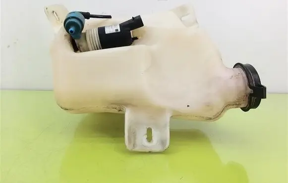 Chevrolet HHR Windshield washer fluid reservoir/tank 15147046