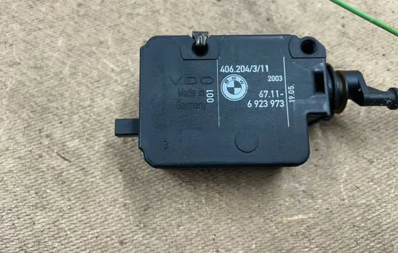 BMW 3 E46 Fuel tank cap lock 67116923973 6923973 07149113701