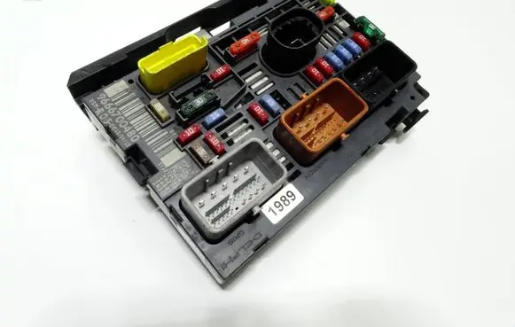 Peugeot 308 Fuse module 9666700480