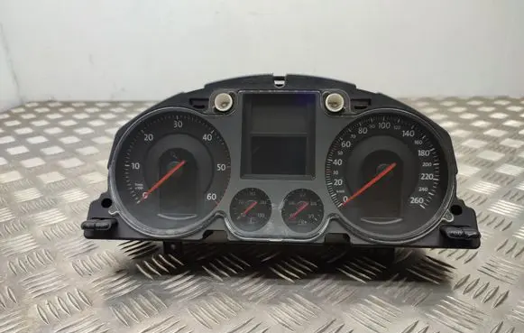 Volkswagen PASSAT B6 Speedometer (instrument cluster) 3C0920860N