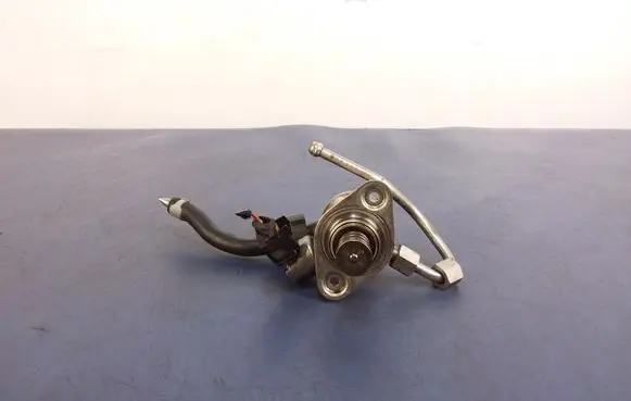 Skoda Octavia Mk3 (5E) Fuel injection high pressure pump 04E127025D