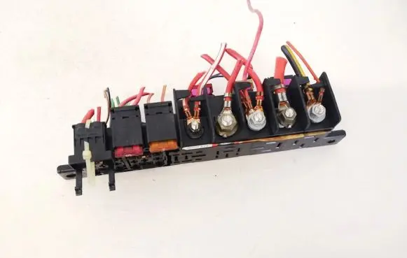 Volkswagen Golf IV Fuse box set 8l0941822