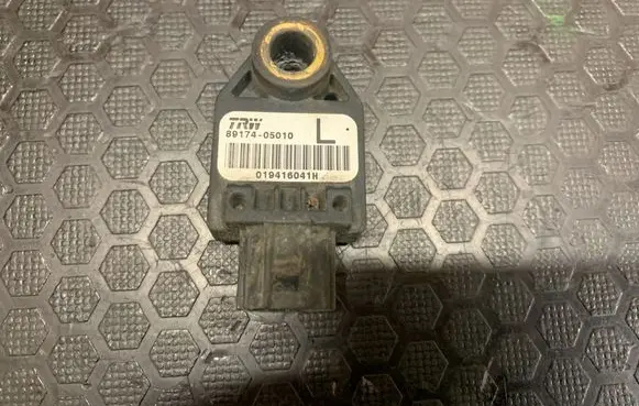 Toyota Avensis T250 Airbag deployment crash/impact sensor 8917405010 019416041H