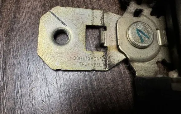 Iveco Daily 3rd gen Front seatbelt 33017280A1 048007