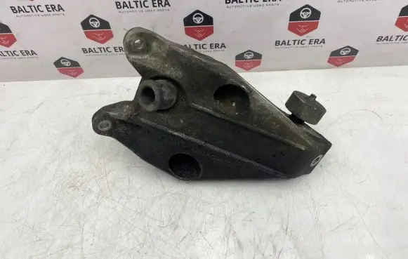 BMW 5 F10 F11 Engine mounting bracket 6781227