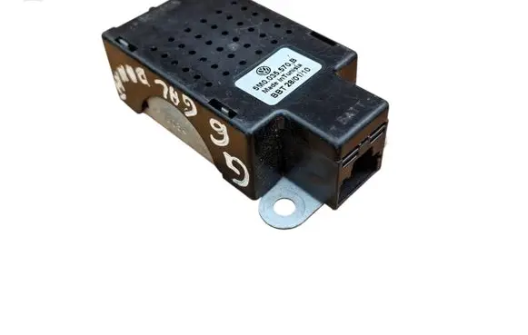 Volkswagen Golf VI Aerial antenna amplifier 5M0035570B