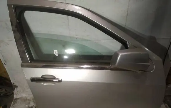 Cadillac SRX Front door pilkos