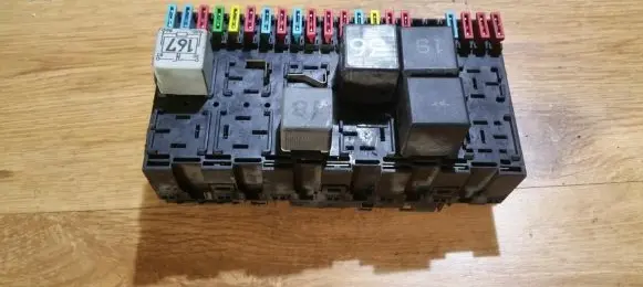 Volkswagen Polo III 6N 6N2 6NF Fuse box set 657937039