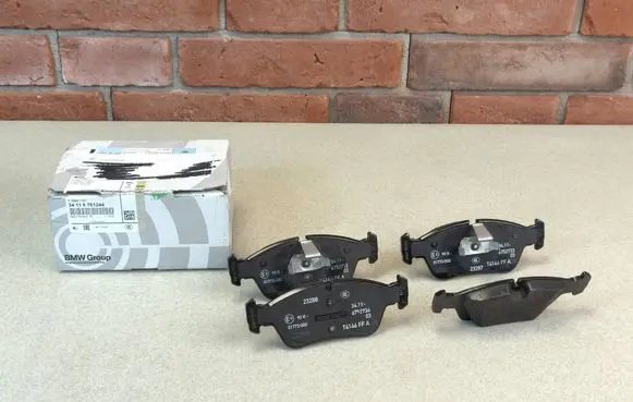 BMW 3 E36 Brake pads (front) 6761244 6761242 6756128