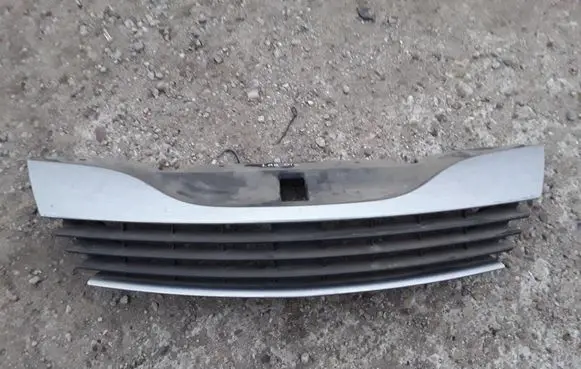 Renault Laguna II Front bumper upper radiator grill 8200012581