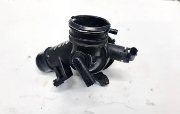 Mercedes-Benz C W204 Engine coolant pipe/hose A6512001215