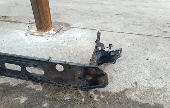 Volvo V60 Bottom radiator support slam panel 