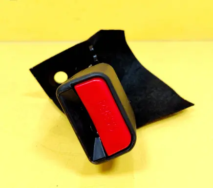 Hyundai Veloster Rear seatbelt buckle 