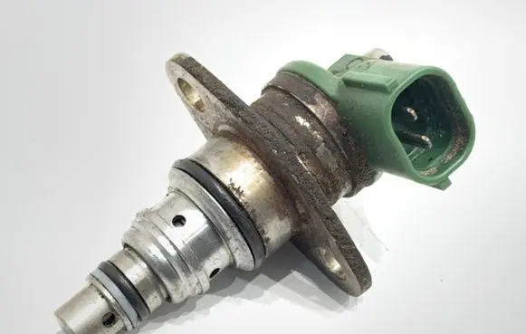 Toyota RAV 4 (XA20) Fuel pressure regulator 