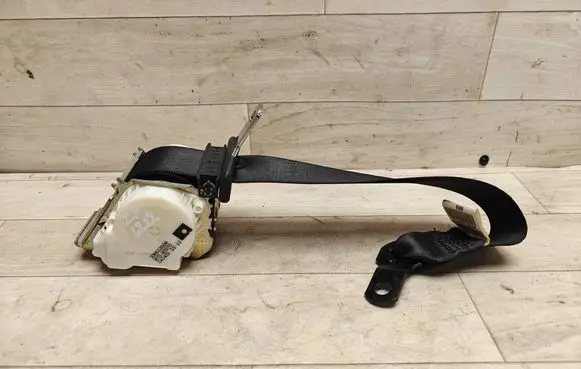 BMW X3 E83 Rear seatbelt 33061260A