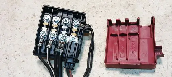Toyota Yaris Fuse module 7698