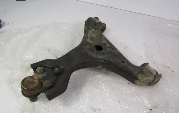 Mercedes-Benz Vito Viano W639 Front lower control arm/wishbone A6393300510