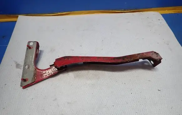 Audi A5 8T 8F Fender mounting bracket 8T0821136A