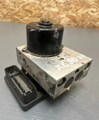 Volvo XC90 ABS Pump 30714956
