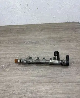 Skoda Yeti (5L) Fuel main line pipe 057130764H 03L130089P 0281002859
