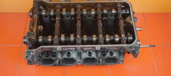 Toyota Auris E180 Engine head KOMPLETNA 2ZRFXE