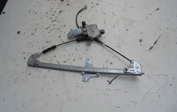 Opel Agila A Front door window regulator with motor