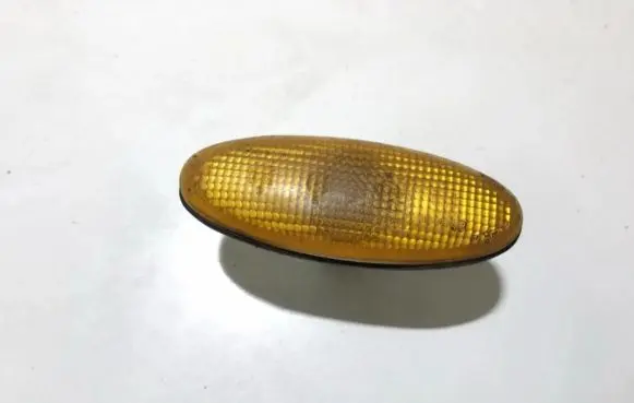 Mazda 626 Front fender indicator light 21461612 214-61612