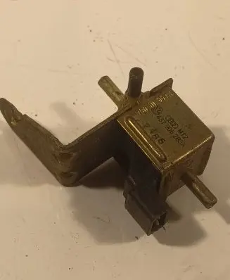 Audi A6 S6 C5 4B Turbo solenoid valve 437906283A 2486