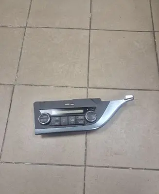 Toyota Auris E180 Climate control unit 75F542