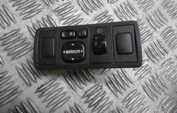Toyota Avensis T250 Wing mirror switch
