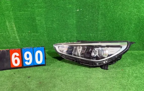 Hyundai i30 Headlight/headlamp 921014XXX