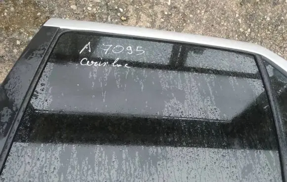 Cadillac SRX Rear door window glass