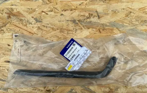 Volvo V60 Front bumper splitter molding 31455648