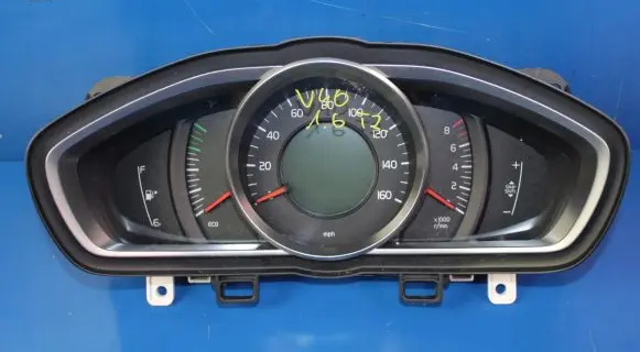 Volvo V40 Speedometer (instrument cluster)