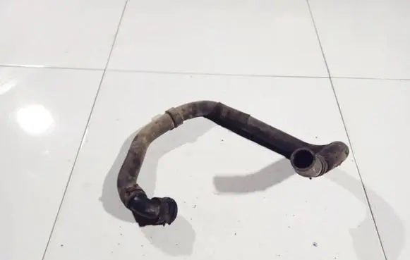 Volkswagen Touran I Engine coolant pipe/hose