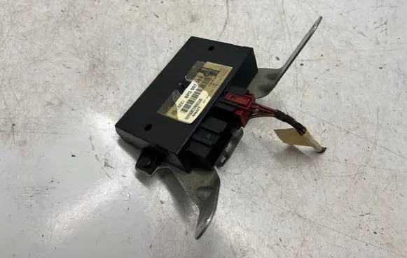 Volkswagen PASSAT B6 Tow bar trailer control unit/module 8P0907383