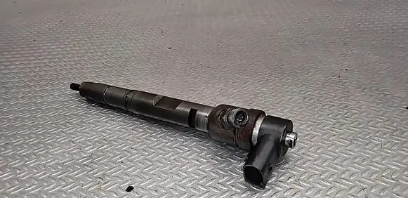 Audi A8 S8 D3 4E Fuel injector 0445110158 057130277M