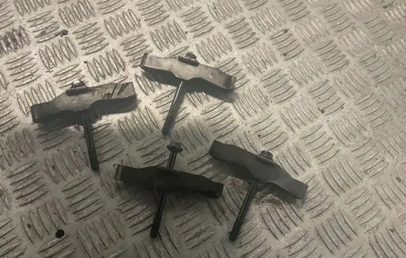 Nissan Navara D22 Fuel Injector clamp holder 