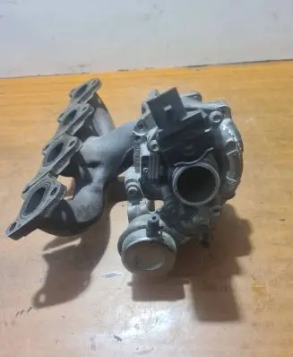 Volkswagen PASSAT B7 Turbo 03C145701S 5015106 131824KA