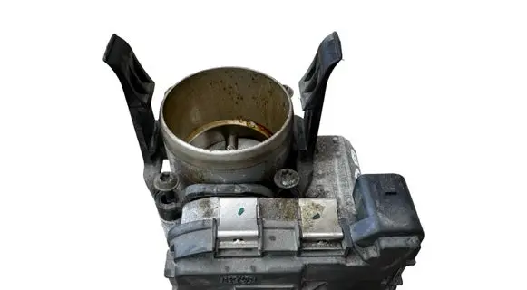 Volkswagen PASSAT B8 Throttle valve 03F133062C