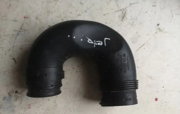 Volkswagen Jetta VI Air intake duct part 1K0129618B0
